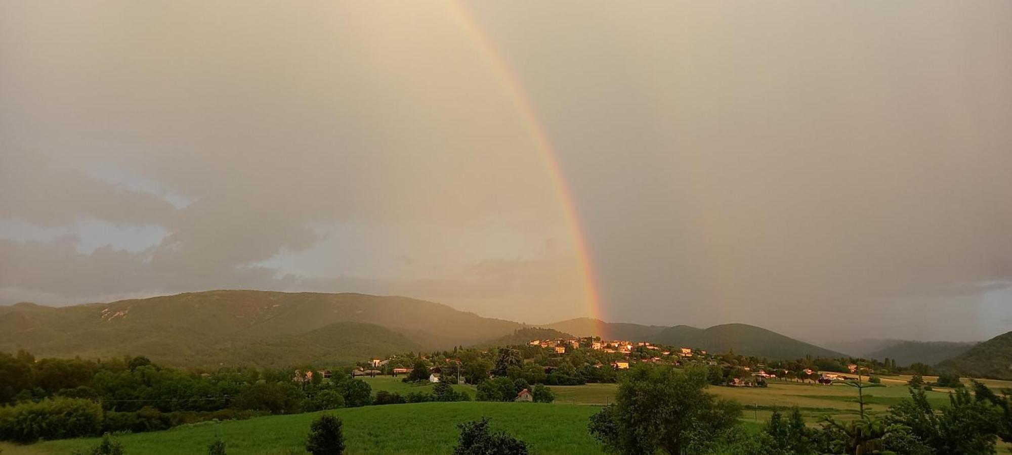 Gite La Mosaique Dauphin Buitenkant foto